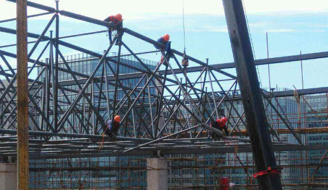 贵港论网架装配施工中搭设脚手架应当留神的事故